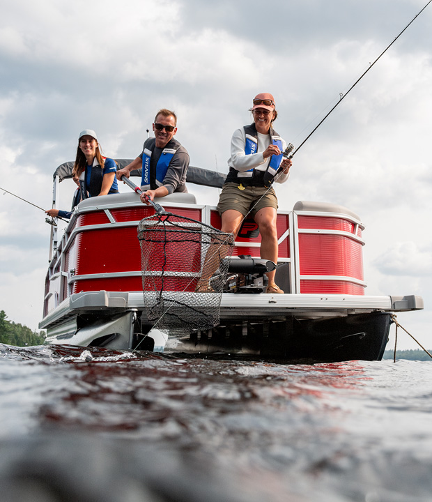 View models Complete range of pontoon boats, combining comfort, space 