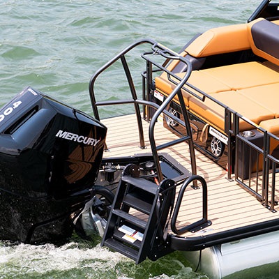 Standard retractable Lilipad boarding ladder