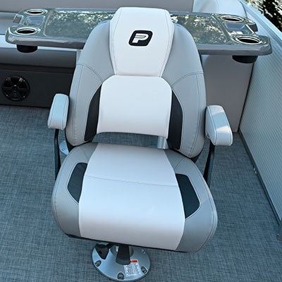 Optional deluxe captain's chair