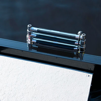 Telescopic boarding ladder