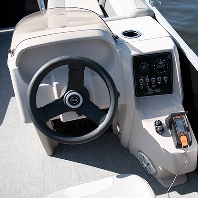 Rotomolded helm console with Concert package