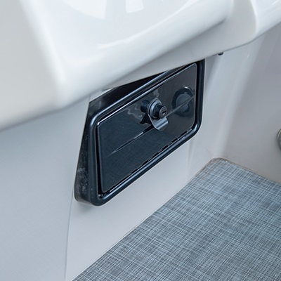 Glove box integrated in the driver helm