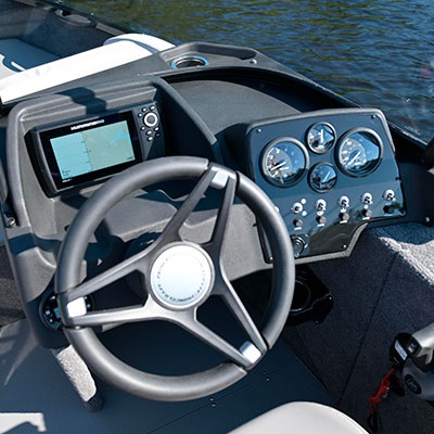 Driver helm (shown with optional sonar)