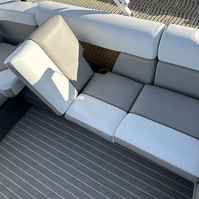 Passenger bench seat, with backrest that folds up to create a passenger seat