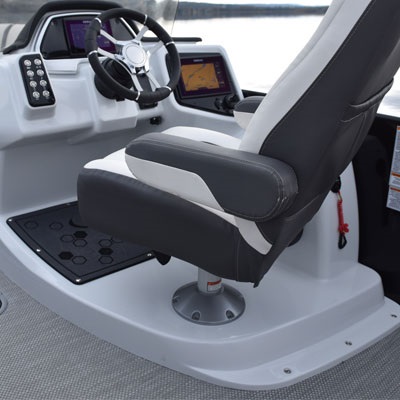 Automotive-style raised helm