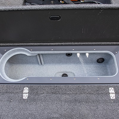 Stern electric-filled aerated livewell (77 L / 20 U.S. gal.)