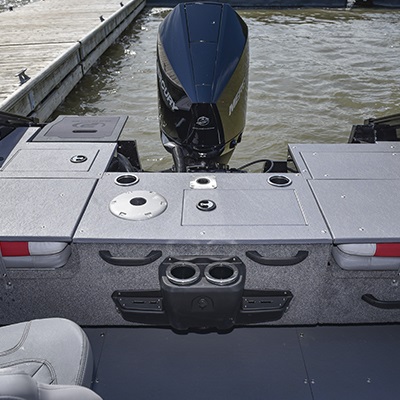 Stern casting platform