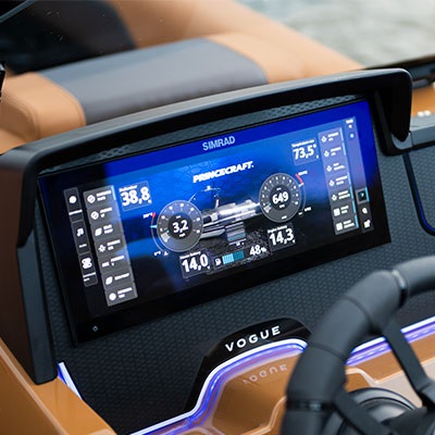 Système audio haute puissance Premium comprend un écran tactile Simrad® de 15