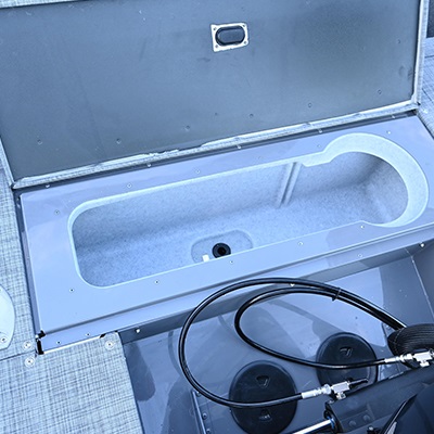 Electric-filled aerated stern livewell