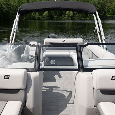 Pare-brise pleine largeur en verre de sureté avec porte