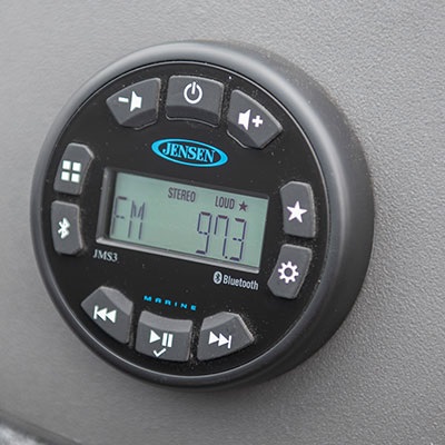Radio Jensen de 160 watts AM/FM/Bluetooth avec prise (1/8'') à la console, offerte en option