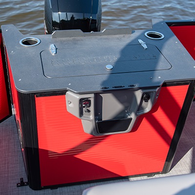 Station de pêche avec vivier électrique intégré (49 L / 13 gal. U.S.)