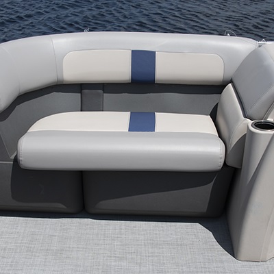 Chaise longue à l'avant