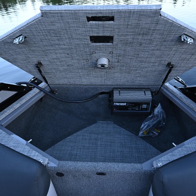 Grand rangement de batterie à moteur électrique à l'avant